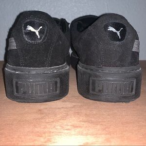 WOMENS BLACK PUMAS
